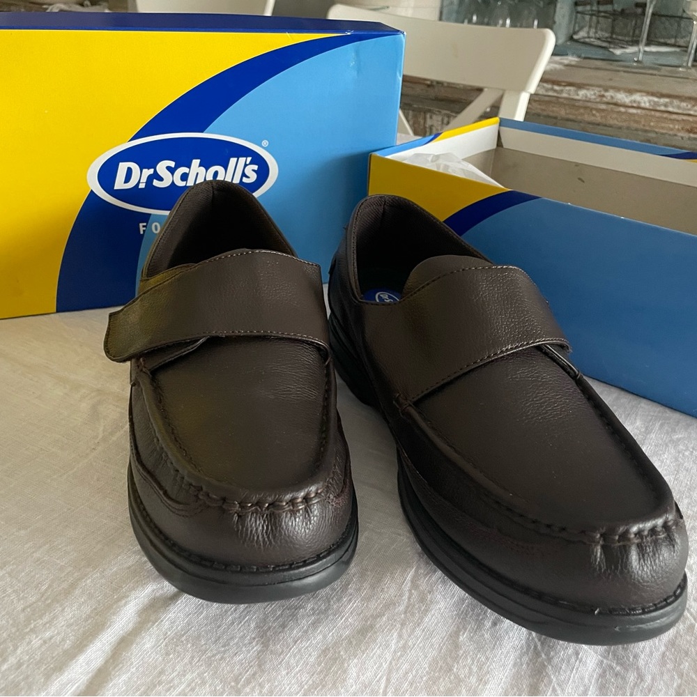 Size 14 Men’s Dr Scholl brown loafers/brogues w/Velcro closure. Never worn.